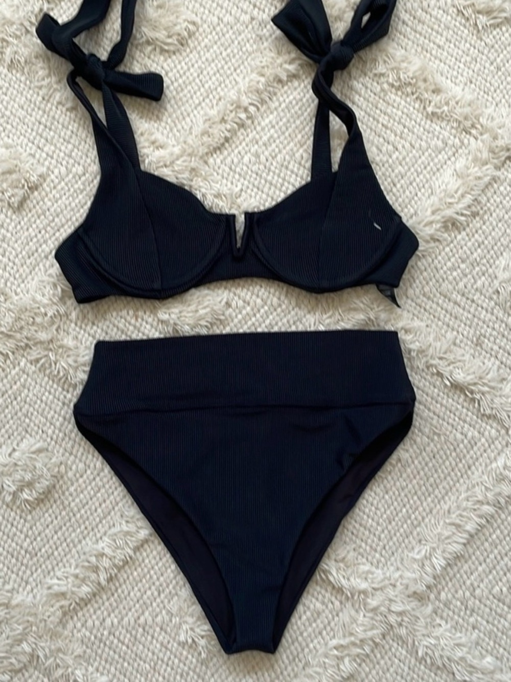 New Beach Riot Bikini Set - Picture 2 of 2
